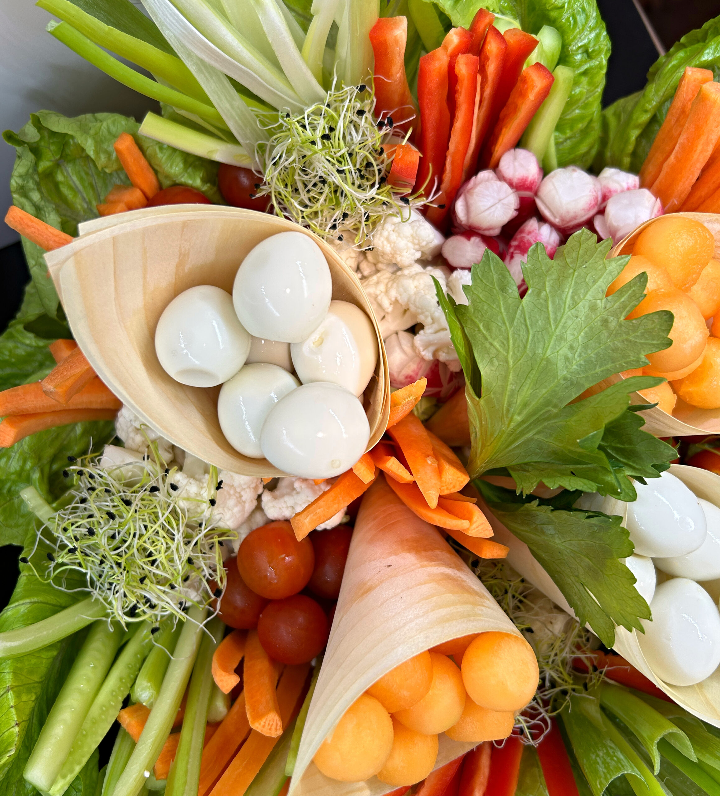 1Corbeille-de-Crudité Corbeille de Crudités – 30 Personnes – Image 1