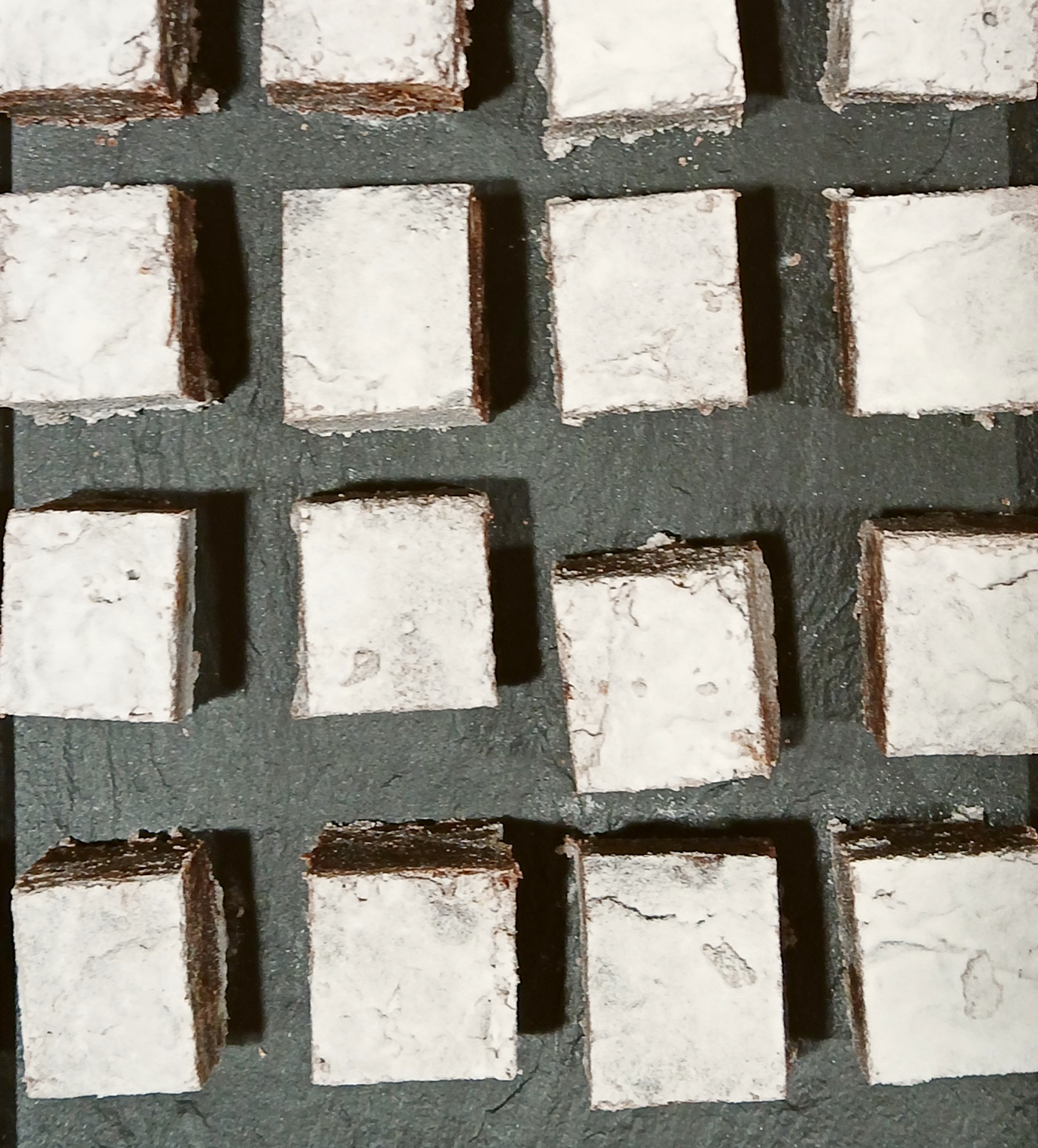 Plateau de brownies chocolat - 20 pièces – Image 2