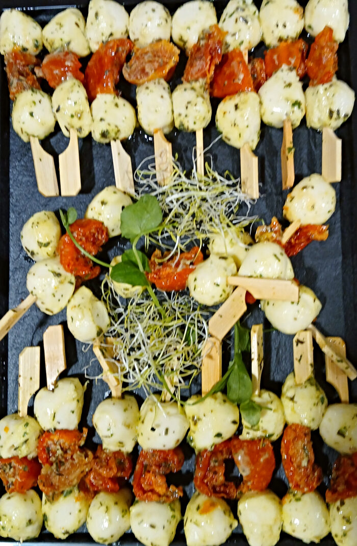 Brochettes Tomate Mozzarella & Basilic - 20 Pièces – Image 2